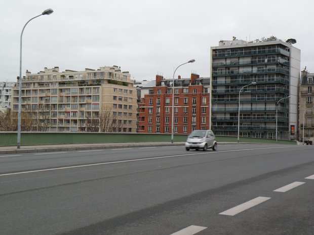  smart sur le pont de Grenelle